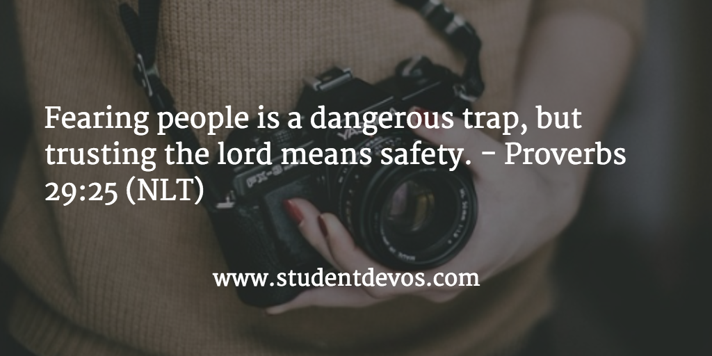 daily-devotion-fearing-people-pleasing